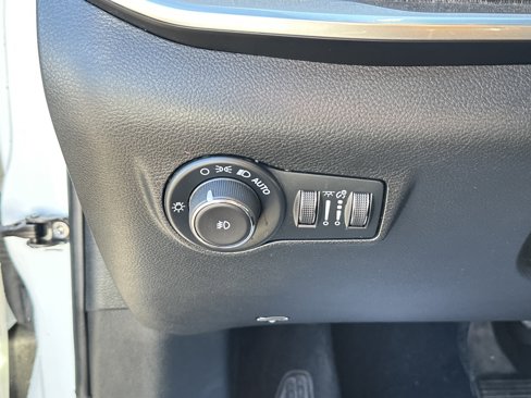 Used 2024 Jeep Compass Latitude image 16
