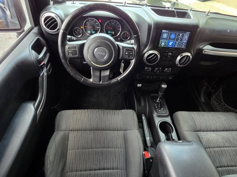 Used 2012 Jeep Wrangler Unlimited Sahara image 11