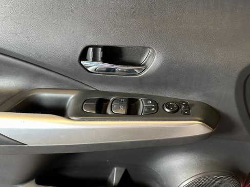 Used 2018 Nissan Kicks SR w/ Premium Package image 19