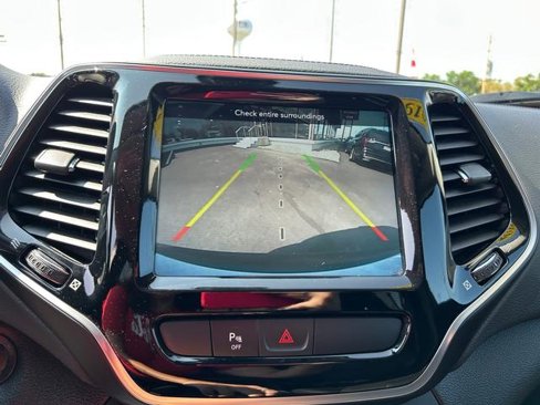 Used 2019 Jeep Cherokee Limited image 15