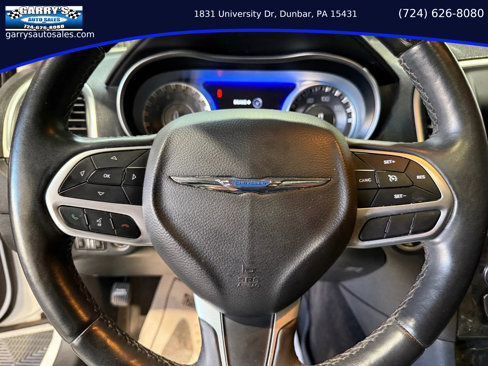 Used 2018 Chrysler 300 Limited image 18