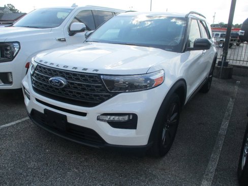 Used 2022 Ford Explorer XLT w/ Equipment Group 202A image 3
