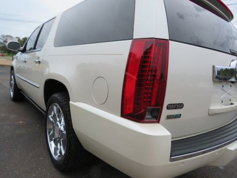 Used 2011 Cadillac Escalade ESV Premium image 13