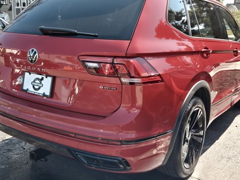 Used 2024 Volkswagen Tiguan SE R-Line image 8