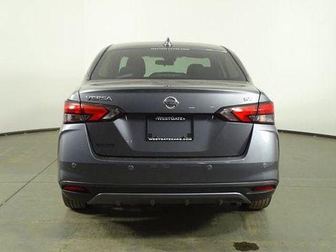 Used 2020 Nissan Versa SV image 4
