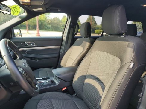 Used 2018 Ford Explorer XLT image 11
