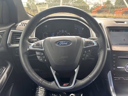 Used 2019 Ford Edge ST w/ Cold Weather Package image 17