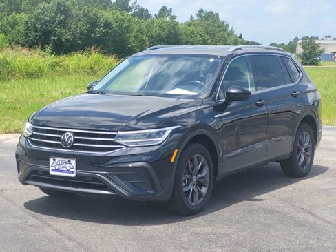 Used 2024 Volkswagen Tiguan SE image 3