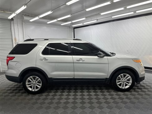 Used 2014 Ford Explorer XLT w/ Equipment Group 202A image 6