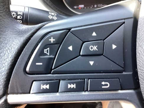 Used 2021 Nissan Versa SV image 11