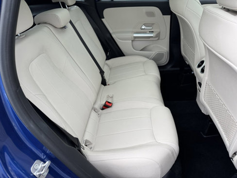 Certified 2025 Mercedes-Benz GLA 250 image 8