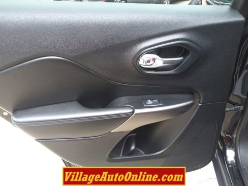 Used 2019 Jeep Cherokee Latitude Plus w/ Cold Weather Group image 25