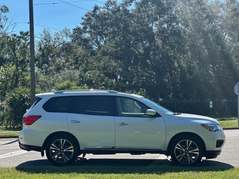 Used 2019 Nissan Pathfinder Platinum image 6