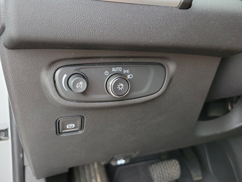 Used 2021 GMC Terrain SLE image 32