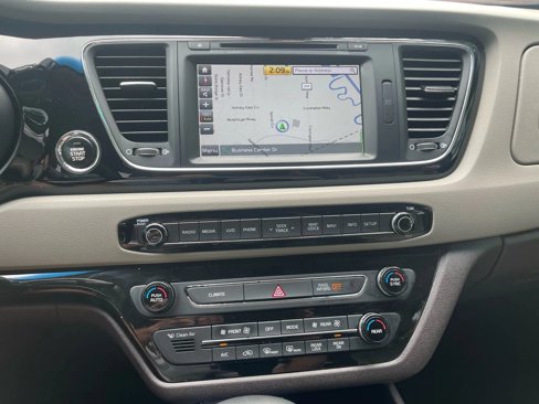 Used 2018 Kia Sedona SX Limited image 19