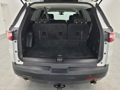 Used 2020 Chevrolet Traverse LS image 29