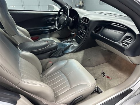 Used 2000 Chevrolet Corvette Coupe image 12
