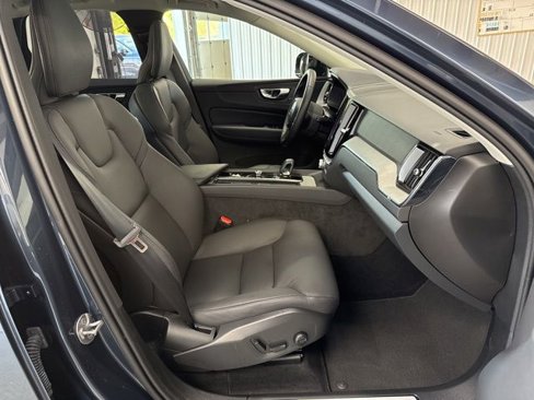 Certified 2025 Volvo XC60 B5 Plus image 18
