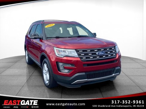 Used 2017 Ford Explorer XLT image 1