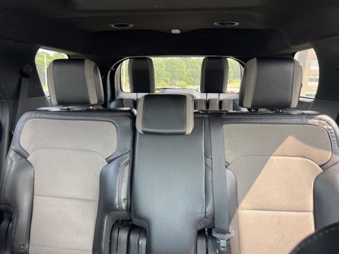 Used 2017 Ford Explorer XLT w/ Equipment Group 202A image 15