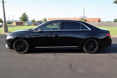 Used 2017 Lincoln Continental Select image 2