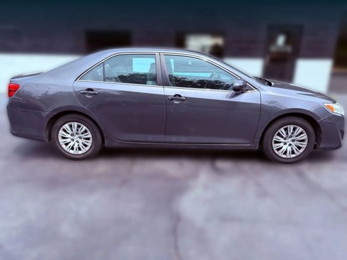 Used 2013 Toyota Camry L image 6