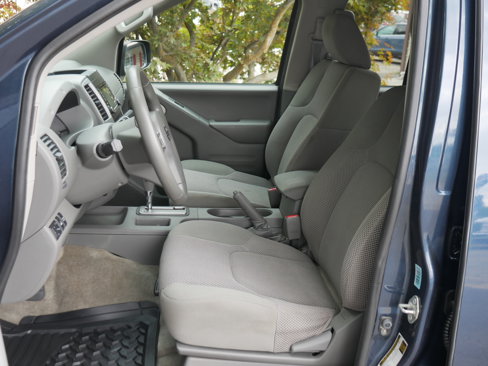 Used 2018 Nissan Frontier SV image 3