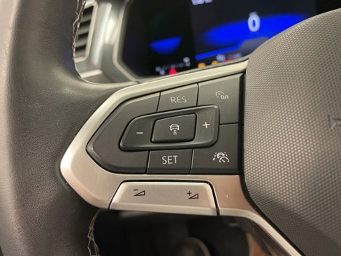 Used 2022 Volkswagen Tiguan SE w/ Panoramic Sunroof Package image 17