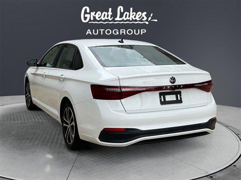 Used 2025 Volkswagen Jetta Sport image 3