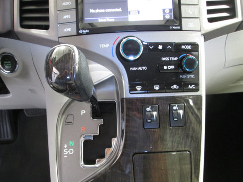 Used 2015 Toyota Venza XLE image 28