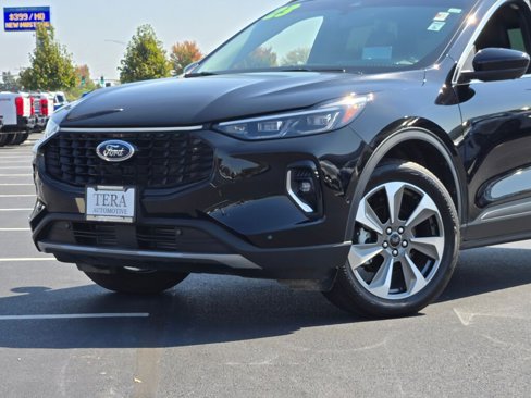 Used 2023 Ford Escape Platinum w/ Premium Technology Package image 2
