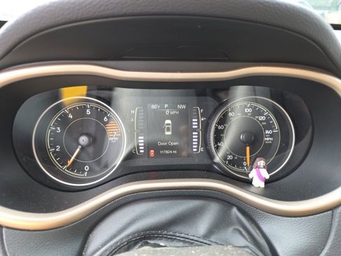Used 2017 Jeep Cherokee Sport image 12