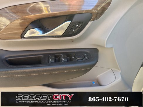 Used 2018 GMC Terrain SLE w/ Driver Convenience Package image 21