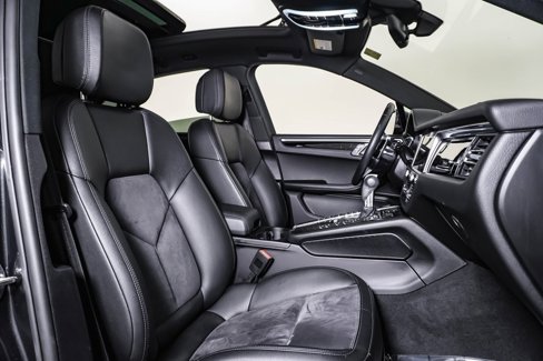 Certified 2021 Porsche Macan image 15