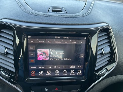Used 2019 Jeep Cherokee Limited image 27