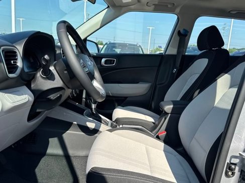 New 2025 Hyundai Venue SEL image 11