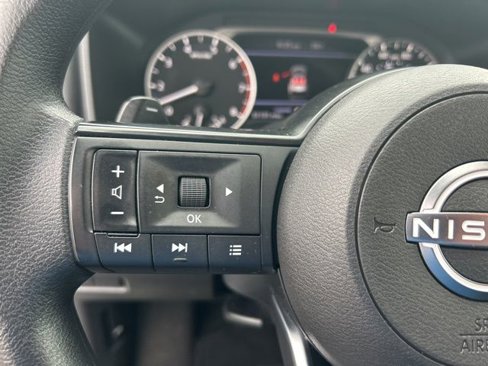 Used 2024 Nissan Rogue S image 17