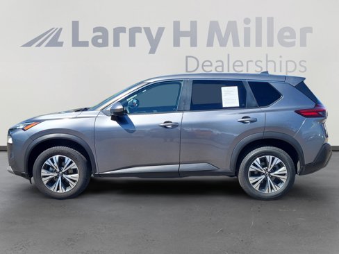 Used 2023 Nissan Rogue SV image 3
