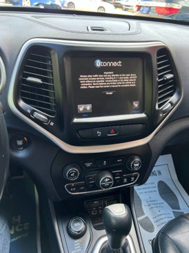 Used 2017 Jeep Cherokee Limited image 25