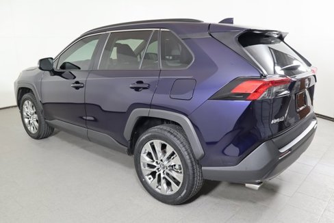 Used 2020 Toyota RAV4 XLE Premium image 8