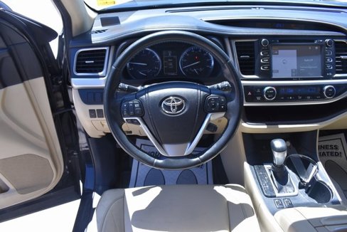 Used 2014 Toyota Highlander XLE image 18