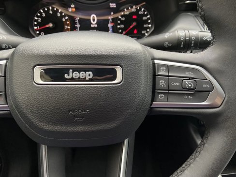 Used 2023 Jeep Compass Limited image 13