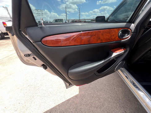 Used 1999 Jaguar XJ8 image 44