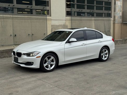 Used 2013 BMW 320i xDrive Sedan image 4