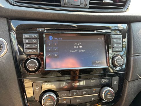 Used 2017 Nissan Rogue SV w/ SV Premium Package image 29