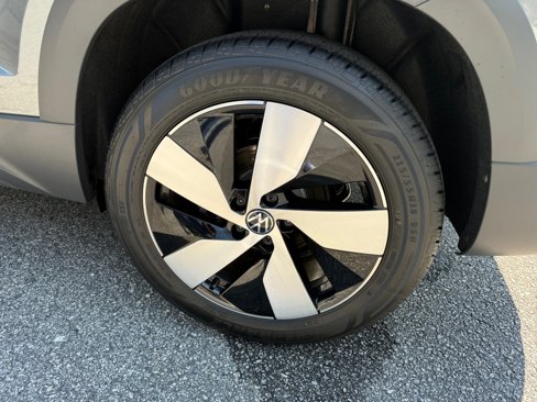 New 2025 Volkswagen Taos S image 22