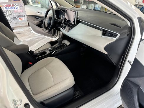 Used 2021 Toyota Corolla LE image 23