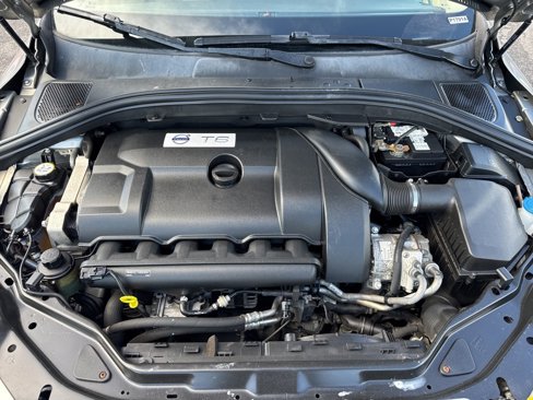 Used 2015 Volvo XC60 T6 w/ Protection Package image 10