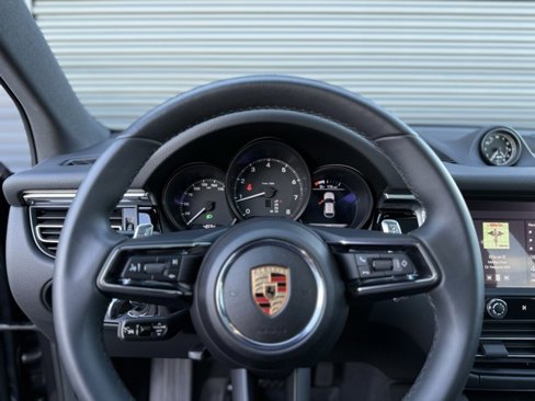 Certified 2025 Porsche Macan image 15