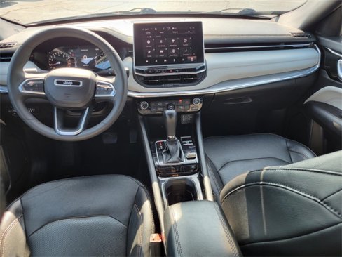 Used 2023 Jeep Compass Limited image 15